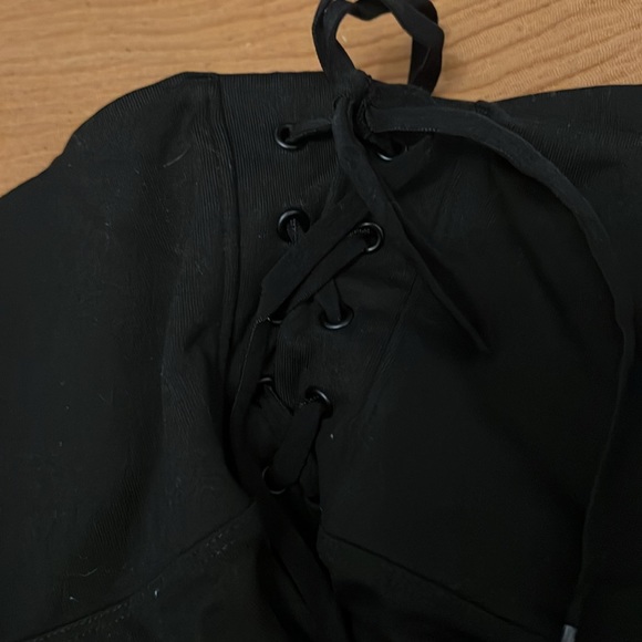 Bundle of athletic leggings. - Picture 2 of 4